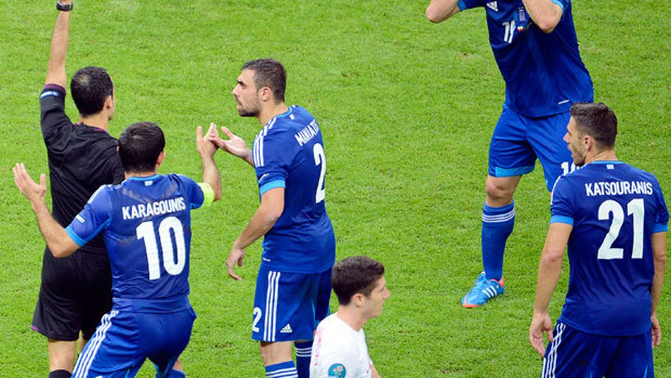 Selecționerul Greciei acuză arbitrajul:** "Eliminarea lui Sokratis nu a fost justificată"