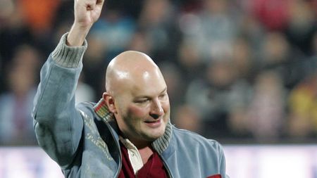 Paszkany îl invită pe Gigi să vină cu șampania la Cluj în ultima etapă:** "Sper că jocul cu Steaua va fi unul de palmares"