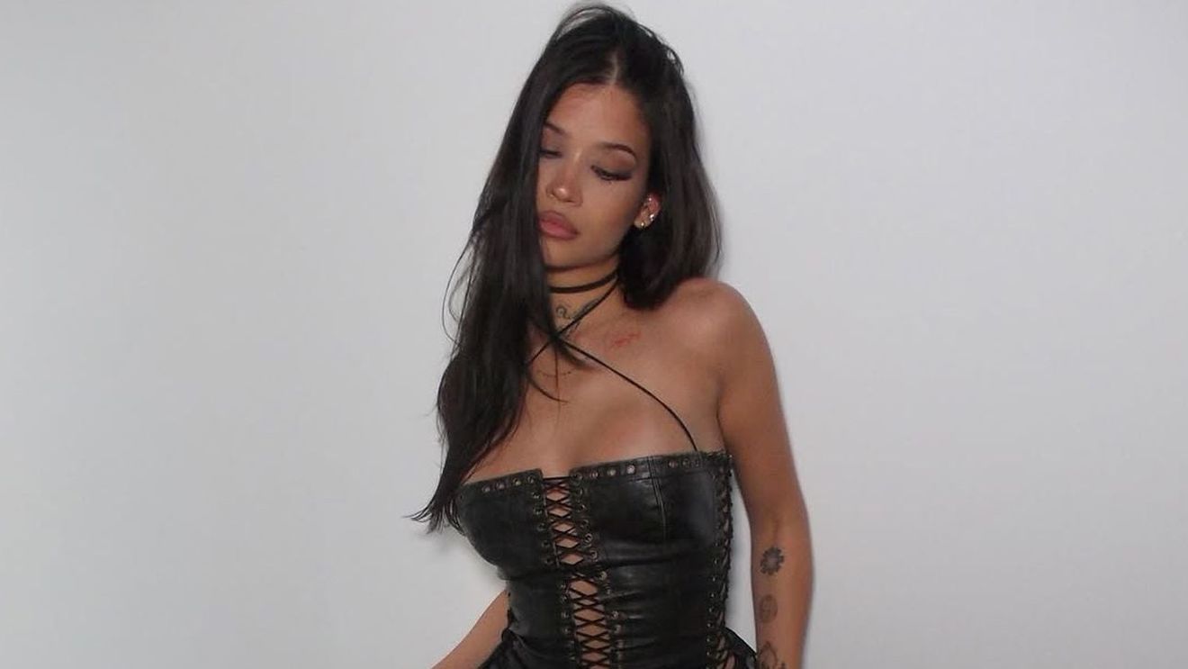 Portarul naționalei Nigeriei, surprins cu o cunoscută româncă pe aeroportul Otopeni!