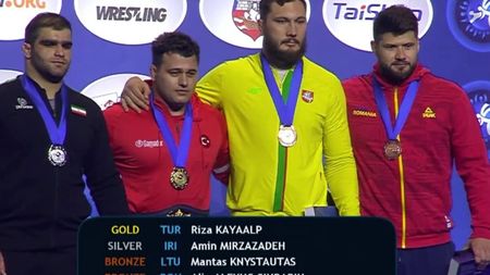 A așteptat 22 de ani pentru o medalie! Alin Alexuc s-a întors acasă cu medalia de bronz la gât, dar pleacă în Bundesliga: „Nu mă pot gândi acum la vacanță" | SPECIAL