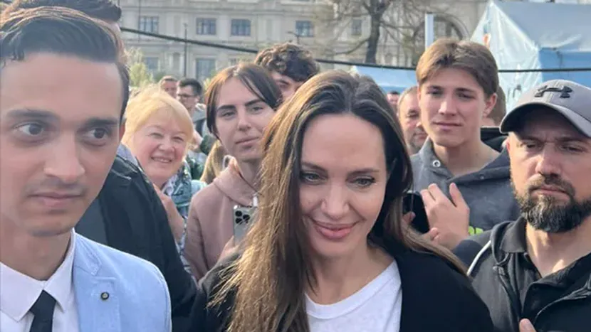Angelina Jolie, văzută în Ucraina. Vedeta a fost dusă de urgență într-un adăpost după ce au început să sune sirenele antiaeriene