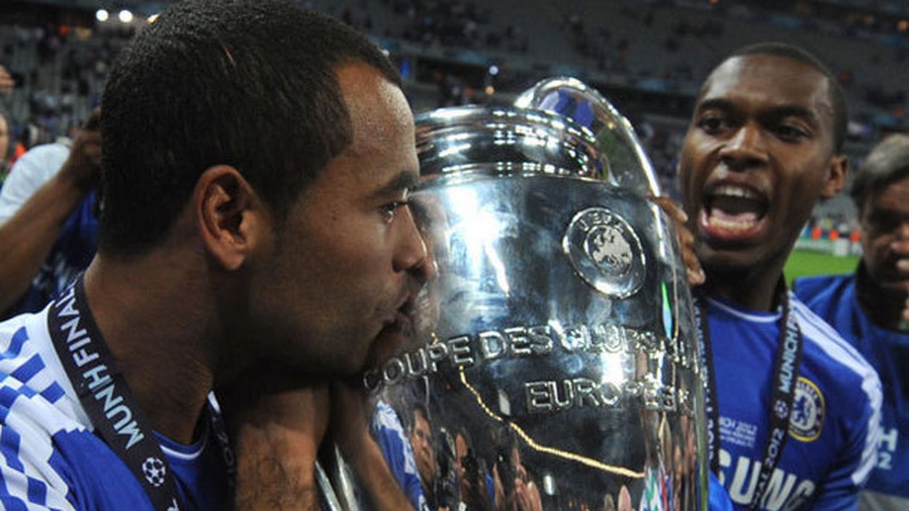 Scandalul iscat de gafa lui Ashley Cole e doar vârful AISBERGULUI!** TOP "PERLE" scrise de fotbaliști pe twitter. Care îți place cel mai mult?
