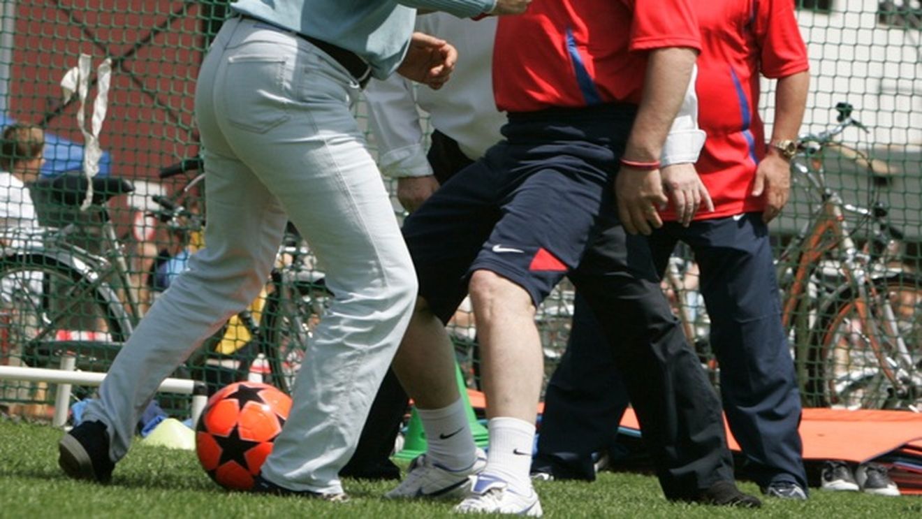 Gigi vrea "jumătate" din Chivu?** Argăseala îl vrea pe Van Persie :)