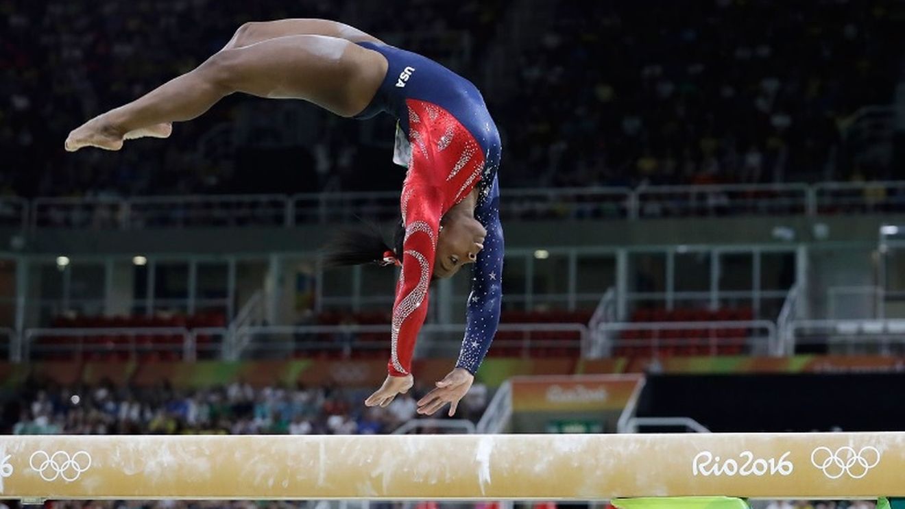 Gimnasta fenomen Simone Biles a câștigat titlul olimpic la individual compus. Regrete după Larisa Iordache: cu totalul de la Mondiale ar fi fost pe podium