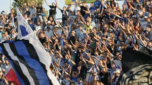 Doi olteni interziși pe stadioane