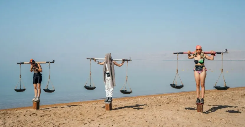FOTO / ”Asia Express- Drumul Împăraților”: jocul de amuletă se desfășoară în cel mai jos punct de pe uscat, pe malul Mării Moarte
