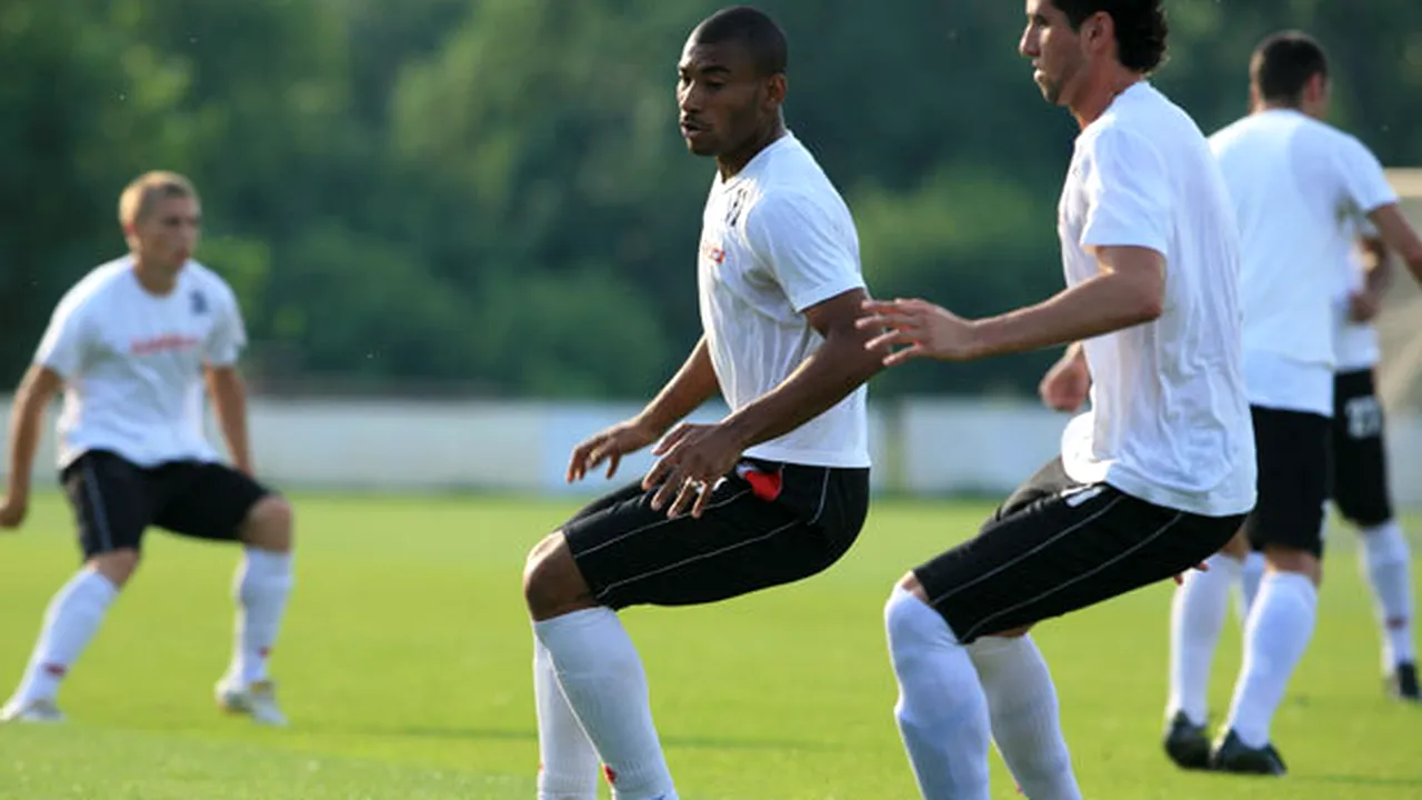 Joga bonito, în tribune!** Trei dintre brazilienii Rapidului, spectatori la meciul cu FC Vaslui