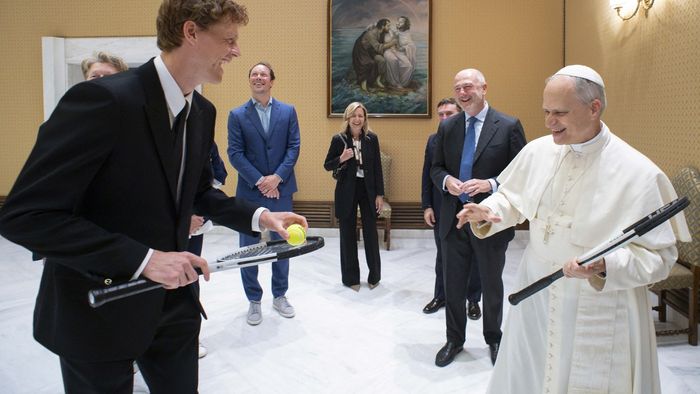 Cadou pentru Papa Leon al XIV-lea de la cel pe care a zis că nu vrea să-l vadă
