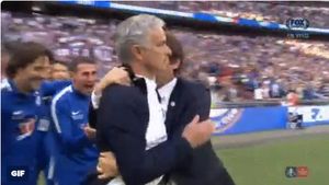 Conte a câștigat duelul cu rivalul Mourinho! Gestul făcut de italian în fața lui "The Special One", după victoria lui Chelsea din finala FA Cup