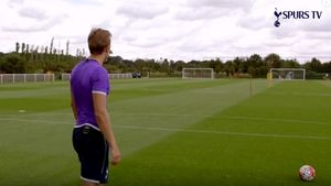 FAKE sau REAL? VIDEO | Kane încearcă și reușește să nimerească bara din propriul careu. Vezi execuția atacantului