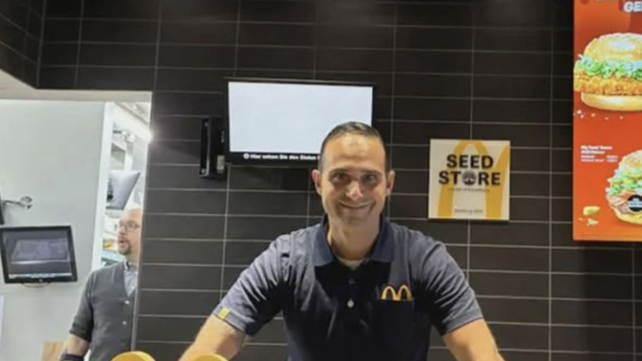 Milionarul din fotbal a ajuns să muncească pentru McDonald’s! De ce a luat decizia neașteptată: „Semnezi contractul, semnezi și concedierea”