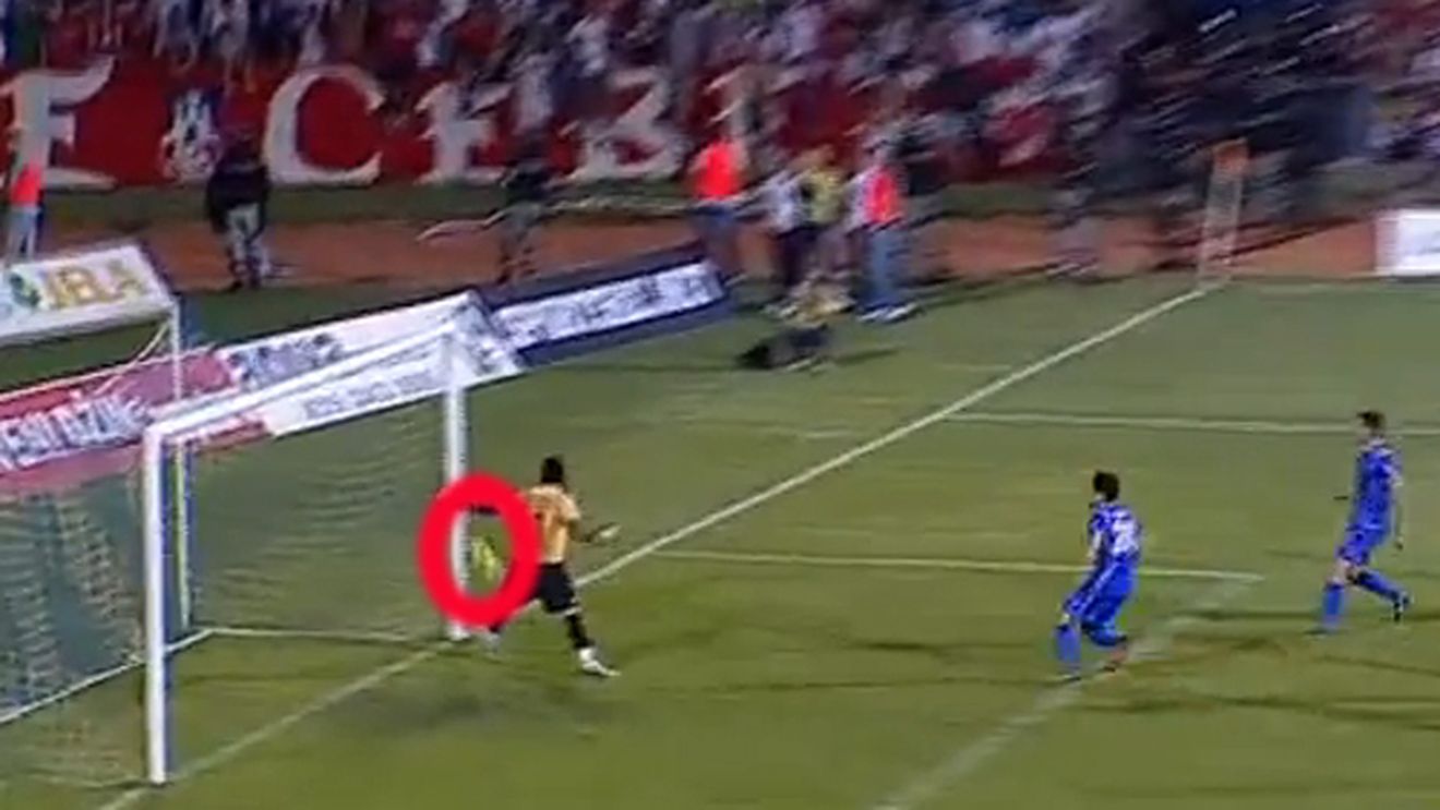 Vi-l mai aduceți aminte pe Piplica, "portarul clovn"?** Goalkeeper-ul bosniac are un "frate" la Steaua Roșie! VIDEO - Gafă memorabilă comisă ieri