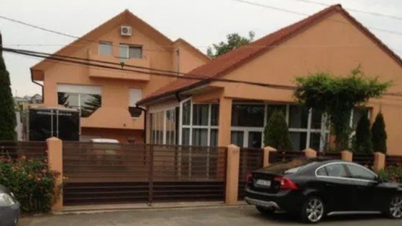 O vilă din Bârlad cu piscină, saună și 5 dormitoare se vinde cu 800.000 de euro. De ce e așa scumpă