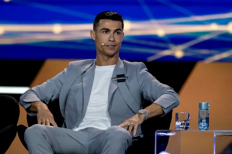 Cristiano Ronaldo a rupt tăcerea despre adevărata relație care e între el şi Leo Messi: "Sunt cel mai bun jucător din to