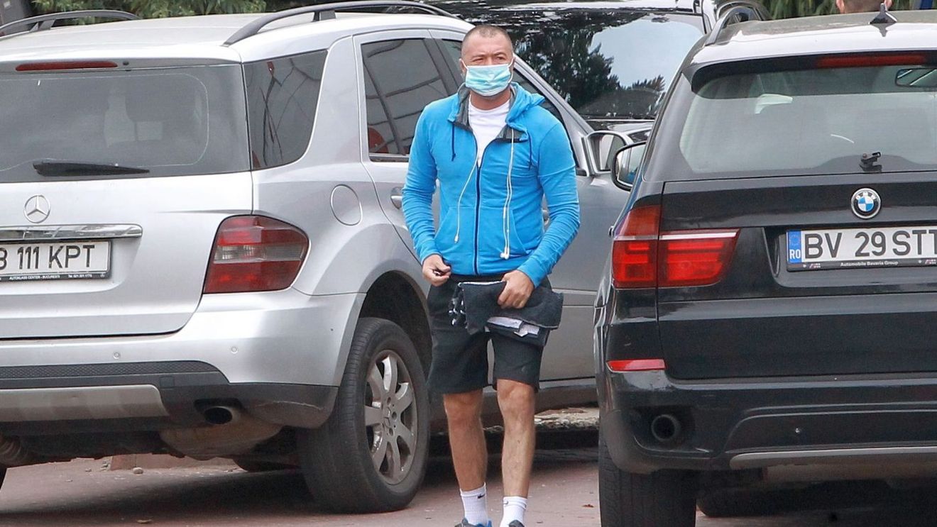 Cum arată Adrian Ilie la 46 de ani: „Cobra” este o apariție extrem de rară! Imagini EXCLUSIVE cu fostul fotbalist, care a scris istorie pentru naționala României