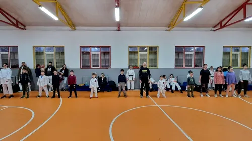 Gest superb făcut de un fost campion ieșean pentru copiii din Ucraina. Peste 20 de copii refugiați participă la cursuri gratuite de arte marțiale, la Clubul Dojo Master Iași