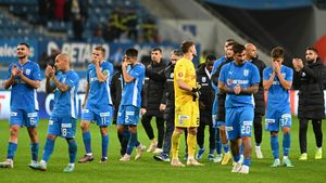 Silviu Lung junior nu este singura noutate la reunirea Universităţii Craiova! Costel Gâlcă va mai avea la dispoziţie un mijlocaş şi un atacant. EXCLUSIV