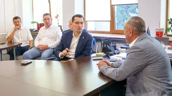Răzvan Burleanu, în vizită la Piatra Neamț. Șeful FRF s-a întâlnit cu autoritățile locale și județene pentru a face lobby privind susținerea Ceahlăului. Reacția clubului nemțeam