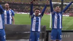 Jucătorii au greșit, clubul a trebuit să "spele imaginea". CS U Craiova, nevoită să-și ceară scuze pe site-ul oficial din cauza gesturilor fotbaliștilor