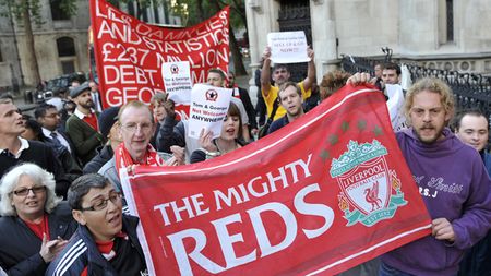 Suporterii rivalelor râd de se prăpădesc!** Mesajul UMILITOR transmis de conducere fanilor lui Liverpool