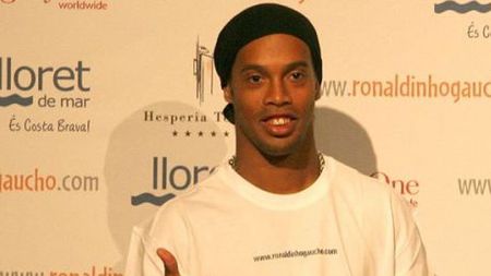 Cum a căzut Ronaldinho victimă în cel mai mare război de marketing din lume!** Imprudența care i-a scos din buzunar 742.500 dolari