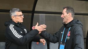 Antrenorul revelație din Superliga a primit ofertă să plece de la echipa care e la un pas de play-off!