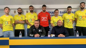 Pe modelul Marius Croitoru, Mihai Iosif și-a luat și el fiul la echipa pe care o antrenează. Vasile Miriuță, despre achizițiile de la Minaur Baia Mare: ”Am adus fotbaliști, că de jucători e plină țara”