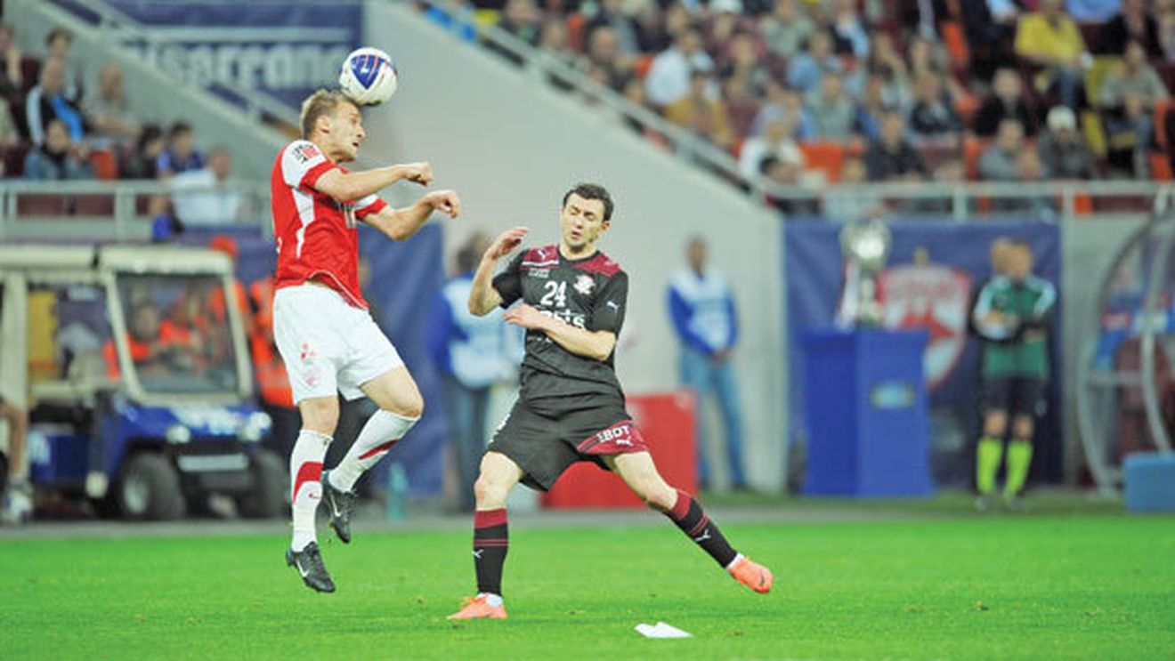 Steaua și Rapid se uită cu jind, CFR e din altă Ligă!** Dinamo a dat lovitura cu jucători din linia a doua: transferuri NEBUNE ale "câinilor"