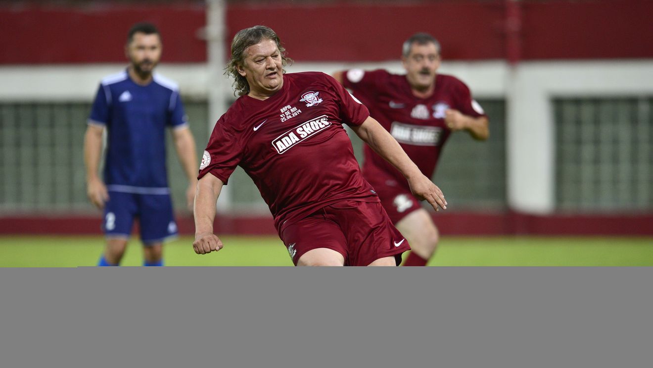 EXCLUSIV | Noi detalii despre starea lui Dănuț Lupu: "Era negru la față când a ajuns la spital. Prognosticul este imprevizibil". Fostul fotbalist are dublă pneumonie și e internat la Spitalul "Matei Balș"