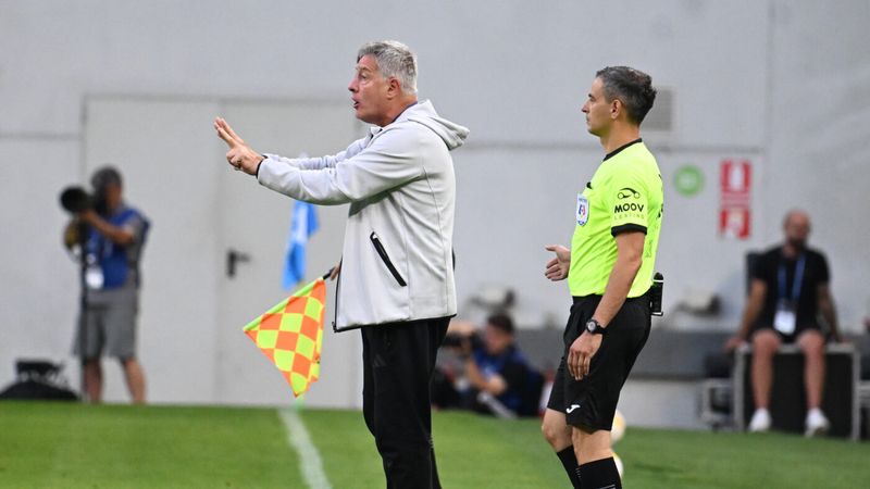 SPECIAL Ce n-ai văzut la TV în Universitatea Craiova – Universitatea Cluj! Gestul pe care l-a făcut Cristiano Bergodi imediat după ce a pierdut și Supercupa României și mesajul pe care l-a transmis imediat