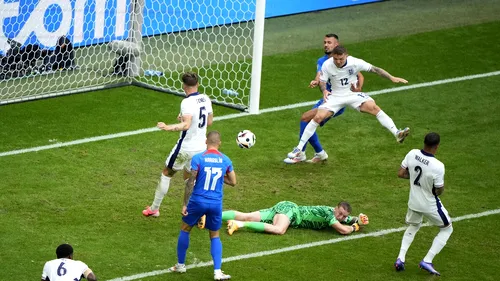 Anglia - Slovacia 2-1, în optimile de finală ale EURO. Englezii se califică dramatic în sferturi, unde vor întâlni Elveția, după ce au fost conduși aproape tot meciul de adversara României din grupe! „Bijuteria” lui Bellingham din „foarfecă” și capul lui Harry Kane salvează naționala lui Southgate de la un eșec național