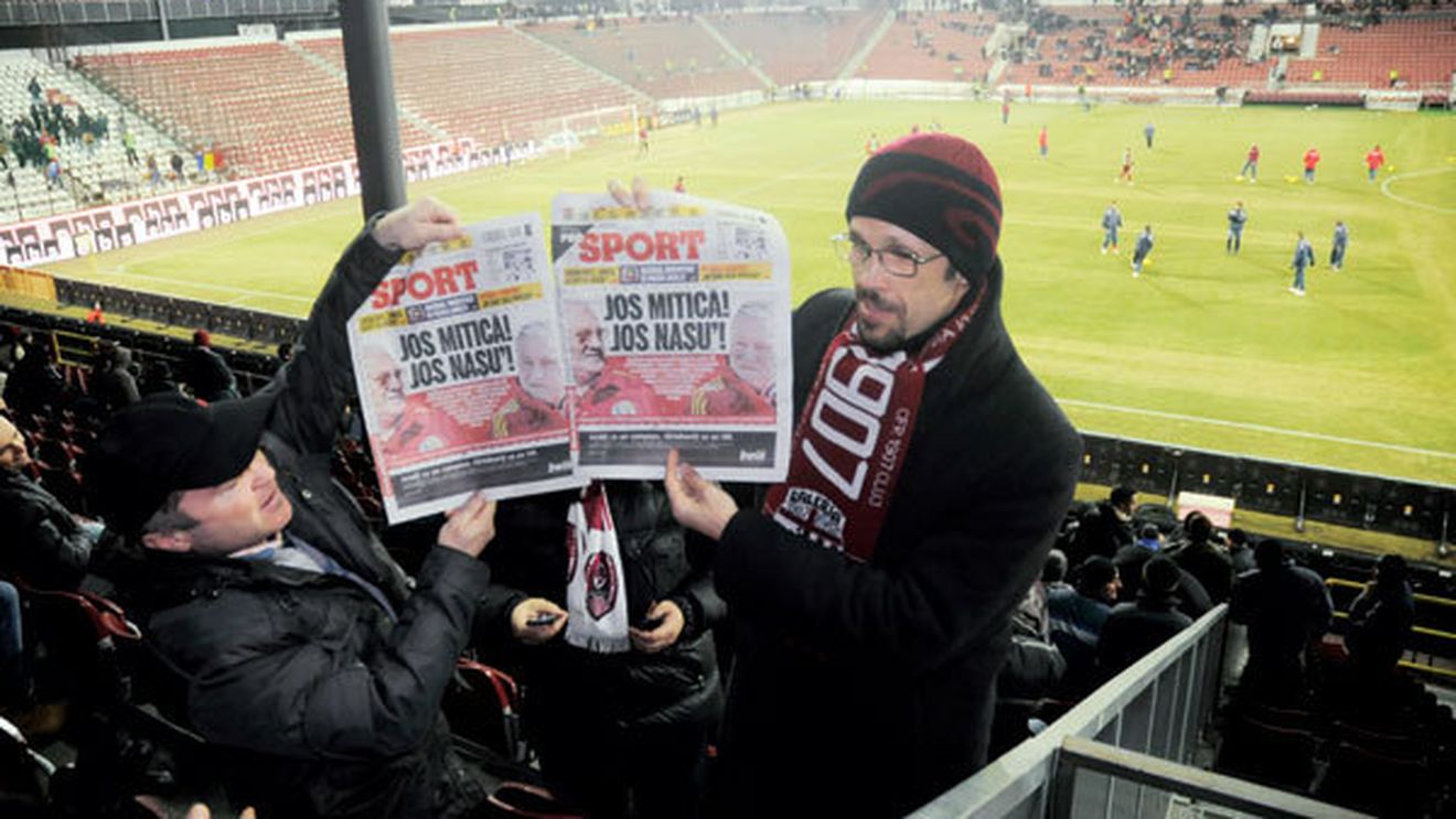 "Aruncă-le batista" pentru un fotbal curat!** Ce poți face TU: vino la meci cu batista albă sau cu pagina interzisă și semnează petiția