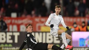 Cornel Dinu, fascinat și el de Octavian Popescu! L-a comparat cu legendarul Del Piero: „100% merită selecționat la naționala României!”