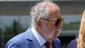 Imagine rară cu moştenitorii imperiului lui Ion Țiriac. Cum s-au fotografiat nepoții magnatului