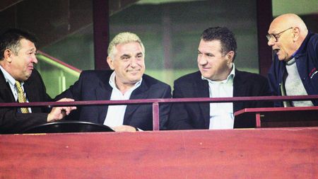 GAFĂ‚ INCREDIBILĂ‚! Sports Illustrated a tratat pe larg deciziile în "Dosarul Transferurilor". Nu o să ghicești vreodată cine apare în poză