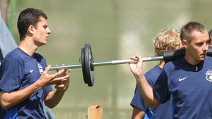 VIDEO / "Dacă pierdem cu Lyon, sperăm la Cupa UEFA"