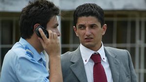 Suporterii Stelei către Lucescu: "Răzvane, sună-l pe tactu`"