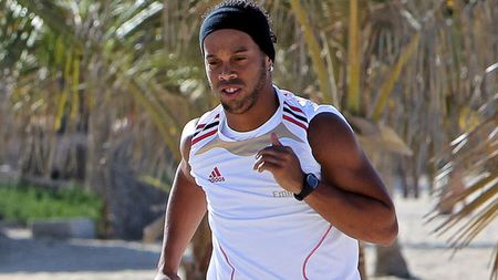 Ronaldinho e aproape de revenirea acasă!** "99,9% e la Flamengo!"