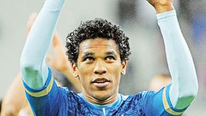 Mutu, din nou în alb-roșu!** Românul i-a luat fața lui Brandao pentru că e mai ieftin