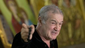 Gigi Becali a cerut să intre în direct la DigiSport şi a aruncat bomba: l-a plătit la negru pe Marius Lăcătuş! Cum a reacționat „Fiara”