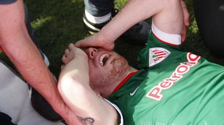 Accidentare teribilă pentru Muniain: jucătorul lui Bilbao poate rata tot sezonul după un fault al lui Banega