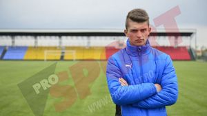 Povestea lui Tănase, decarul dorit de Steaua. EXCLUSIV - Puștiul din Găești, școlit la Pitești, și-a fixat ținta: "Îmi doresc să joc la EURO 2016"