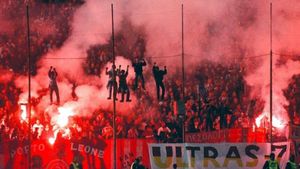 VIDEO** Incidente și atmosferă incendiară la Paok-Olympiakos
