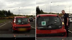 Cum și-a luat permisul?! VIDEO | Cum se chinuie această tânără să iasă dintr-un sens giratoriu