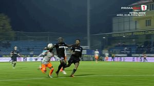 Baba a îngropat-o pe FCSB! VAR a intervenit și arbitrul a dat penalty după gafa lui Alhassan