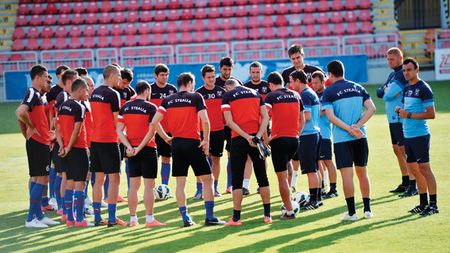 Reghe, "LOST in translation"! **Becali l-a forțat să facă un anunț INGRAT în vestiar. Ce a fost nevoit să spună