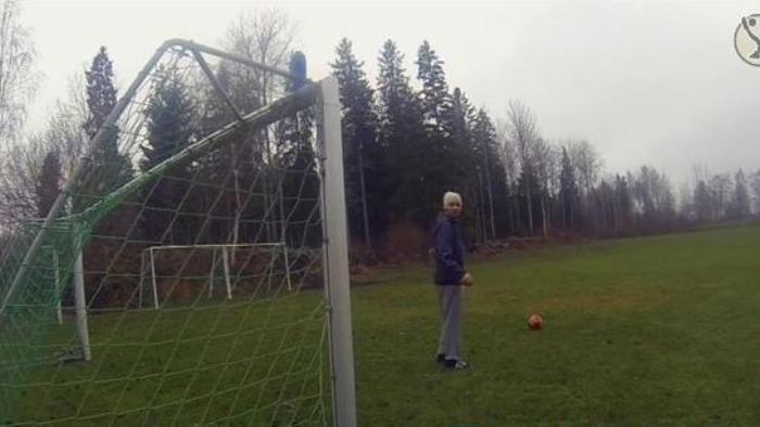 Dacă ce au făcut Ronaldinho sau Reus vi s-au părut "fake-uri", ce părere aveți despre următorul "trick"? VIDEO Ce a reușit un puști