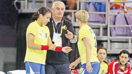 România, debut cu dreptul la "Trofeul Carpați"** Fetele lui Tadici au învins selecționata B tricoloră, la scor