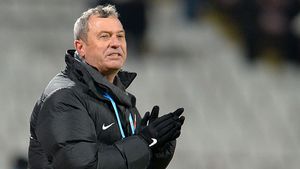 Mircea Rednic: "O victorie cu Steaua ne-ar da posibilitatea să mai visăm la titlu!". Mesajul antrenorului dinamovist pentru Nicușor Stanciu