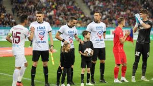 Arbitrii au protestat împotriva lui Gigi Becali la meciul FCSB - CFR Cluj chiar sub ochii patronului roș-albaștrilor | FOTO